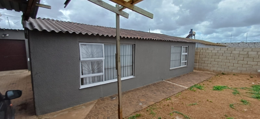 2 Bedroom Property for Sale in Zwide Eastern Cape